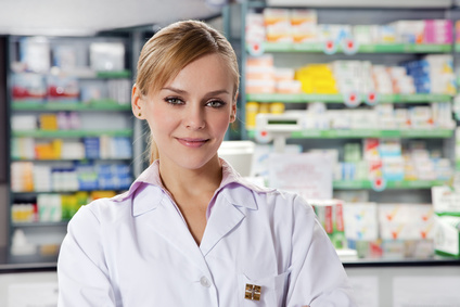 Apothekerin beim Beraten