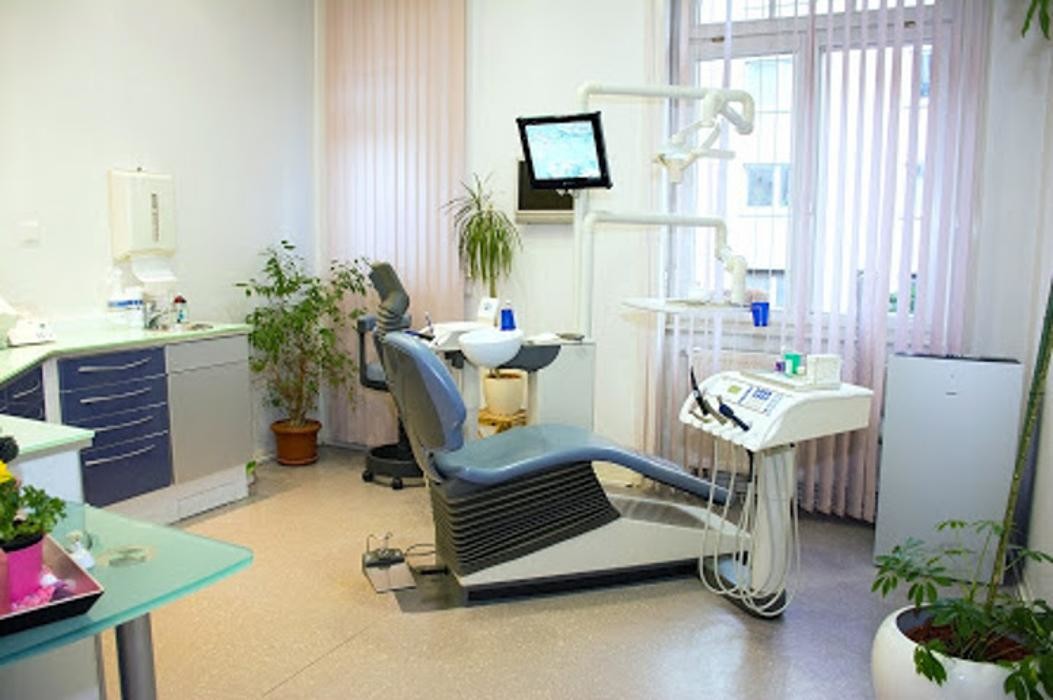 Bilder Dentalpraxis Unterlindau Dr. med. dent. Arlett Hovakimian