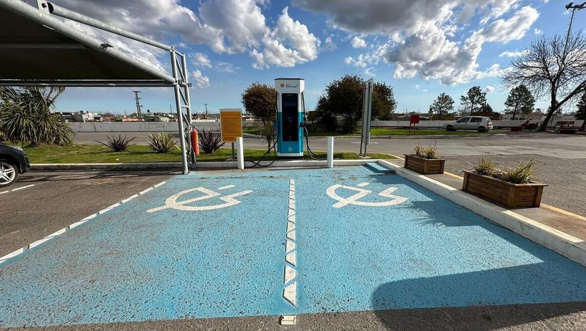 Images Shell Recharge Charging Station