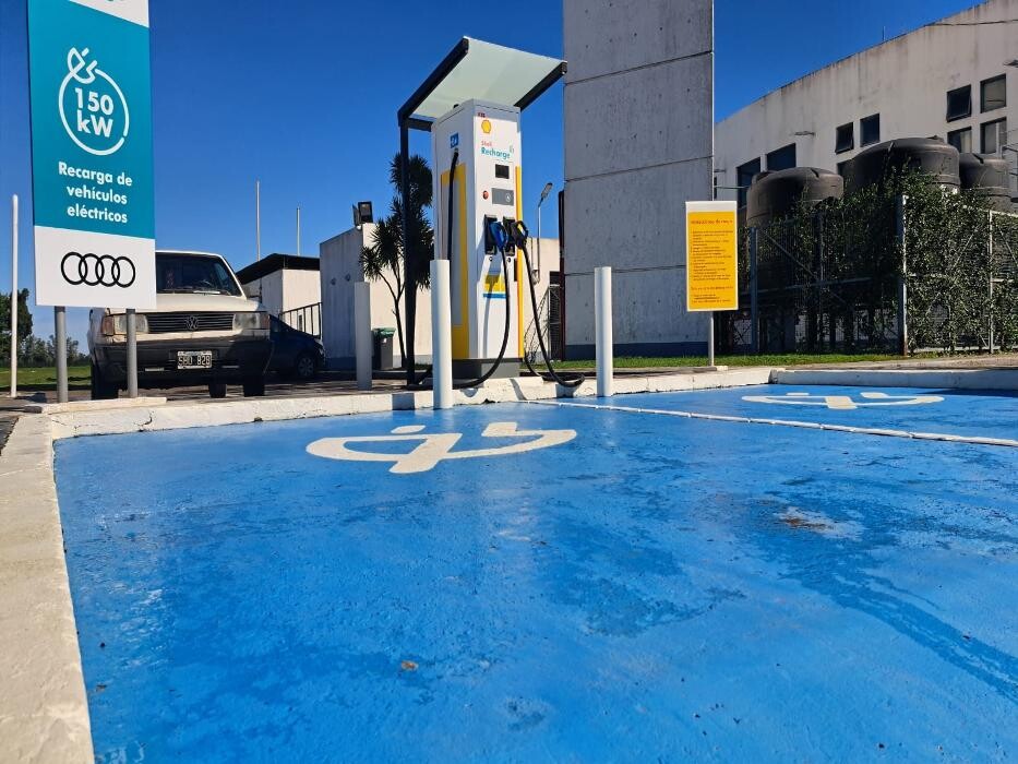 Images Shell Recharge Charging Station