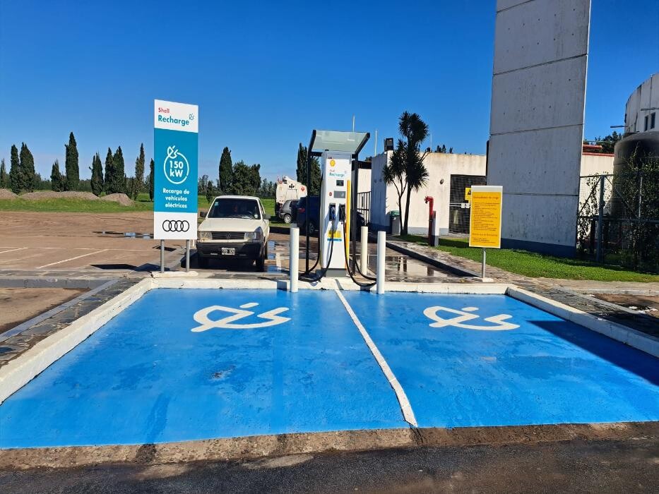 Images Shell Recharge Charging Station