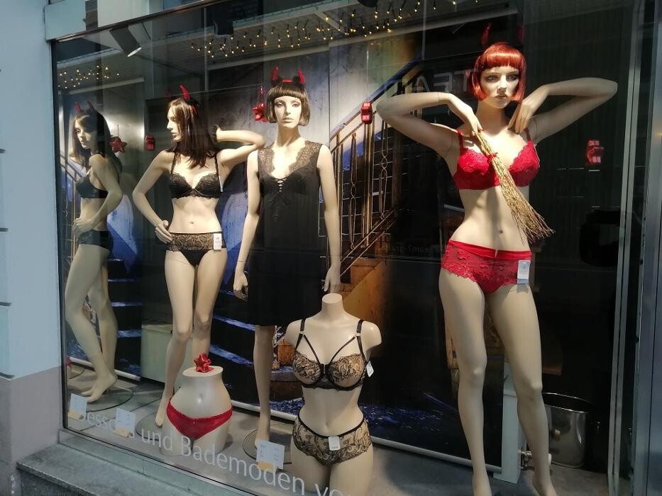 Bilder Frauenheil-Dessous