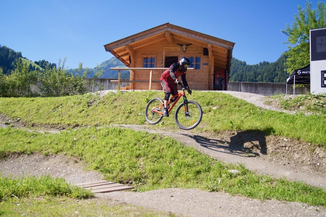 Bilder Sporthaus Edinger Söll Talstation