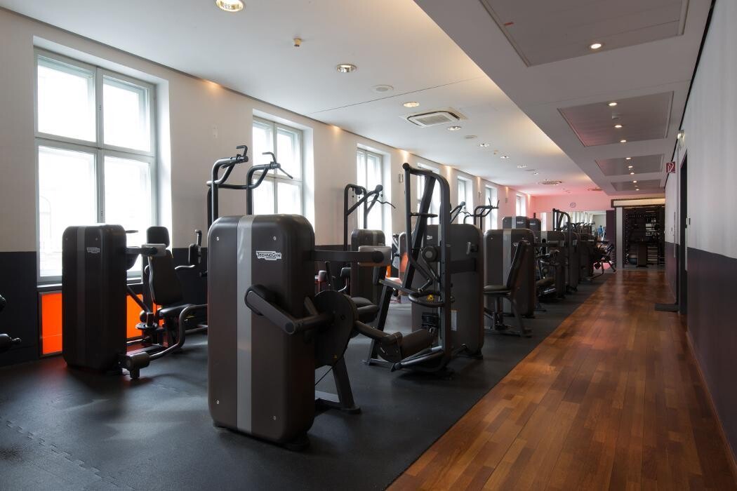 Bilder Holmes Place Börseplatz