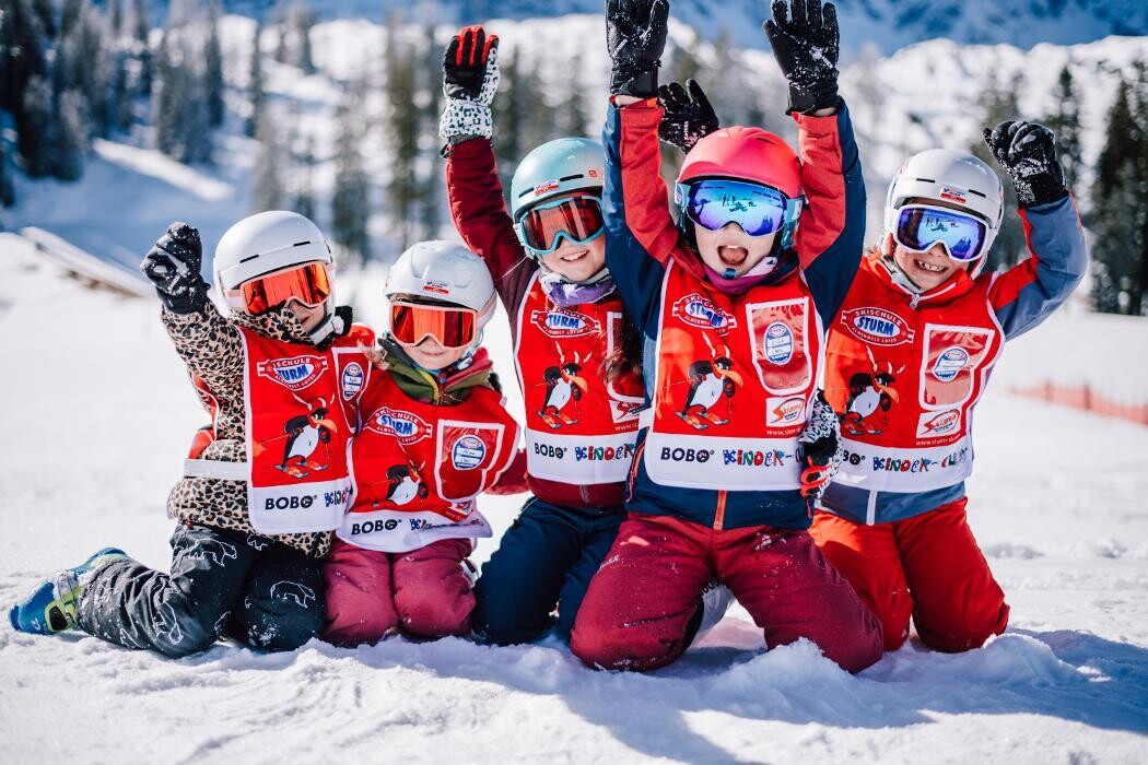 Bilder SKISCHULE Sturm + INTERSPORT Sturm