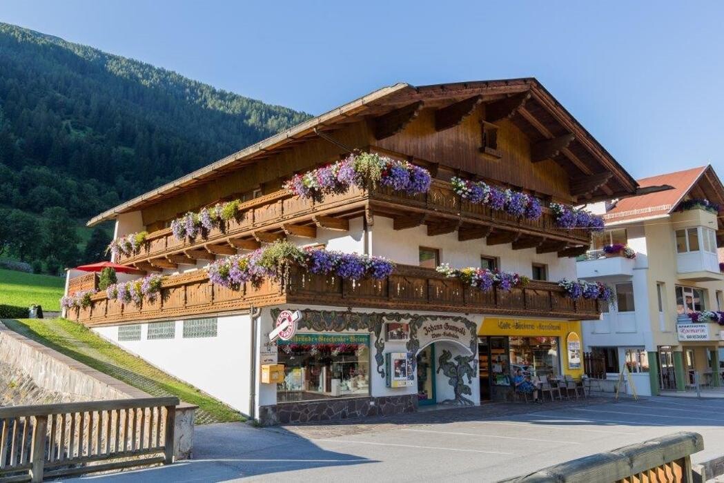 Bilder Weine-Edelbrände-Tabak Johann Gumpold