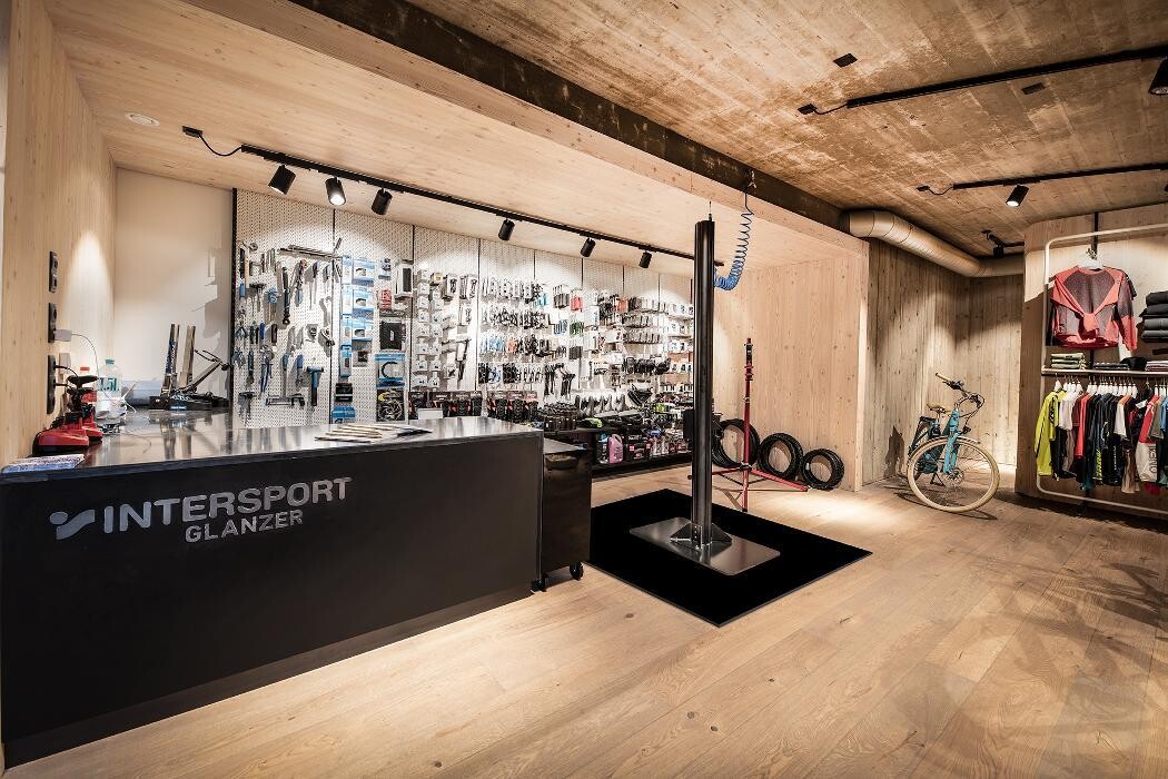 Bilder INTERSPORT Glanzer Längenfeld