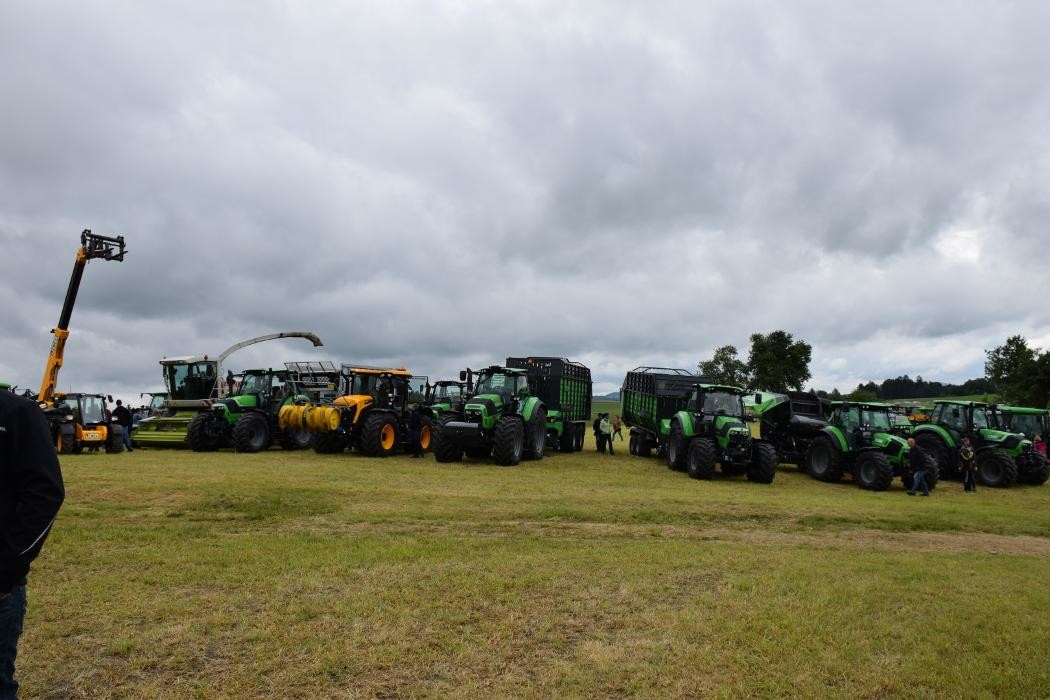 Bilder Leutgeb GmbH - Landtechnik - Transporte - Baggerungen - Baustoffe