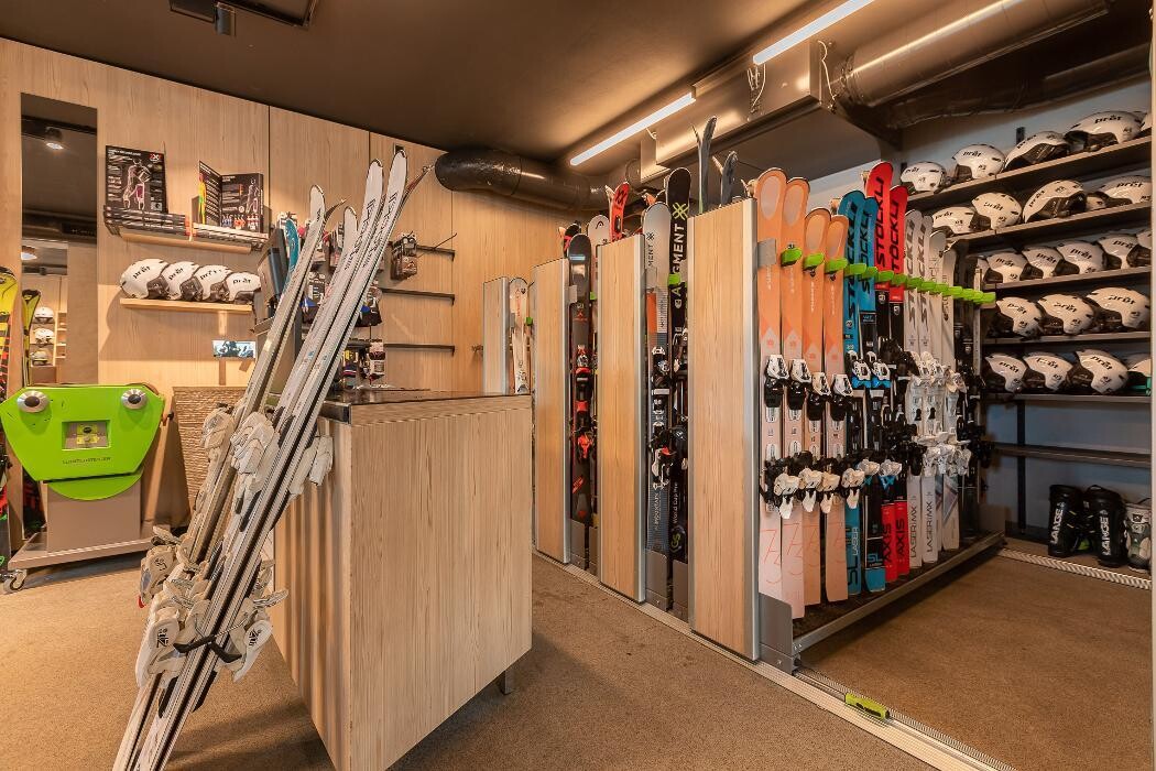 Bilder Skiverleih Kitzbühel Hahnenkammbahn Talstation -20% bei Onlinebuchung