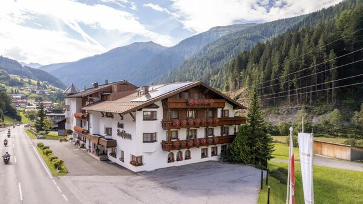 Bilder Hotel Restaurant Troschana Flirsch am Arlberg
