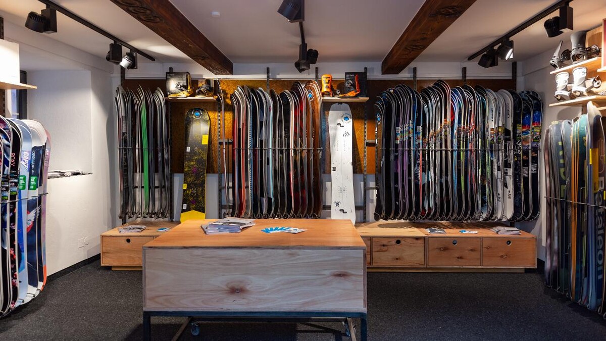 Bilder Blue Tomato Rent Your Ride - Snowboardverleih