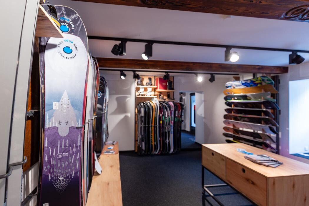 Bilder Blue Tomato Rent Your Ride - Snowboardverleih