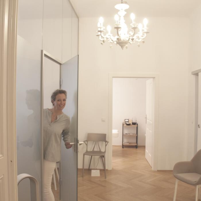 Bilder URBAN SPINE - Wirbelsäulen- & Skoliosezentrum: OÄ Dr. Nadja Jiresch