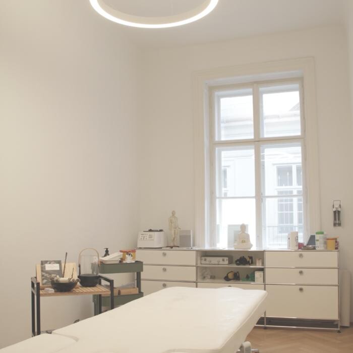Bilder URBAN SPINE - Wirbelsäulen- & Skoliosezentrum: OÄ Dr. Nadja Jiresch