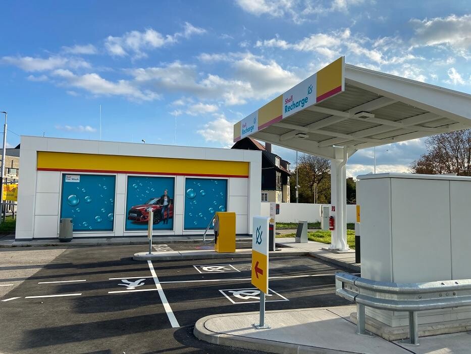 Bilder Shell Recharge Charging Station
