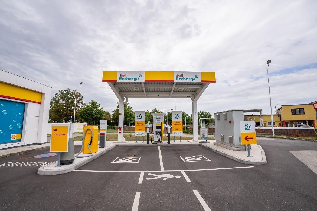 Bilder Shell Recharge Charging Station