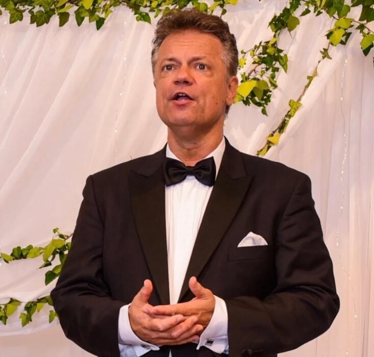 Bilder Christian Germaine, Spiritueller Lebensberater, Hypnose-Coach, Lehrer, Musiker und Autor, bekannt durch TV und Medien