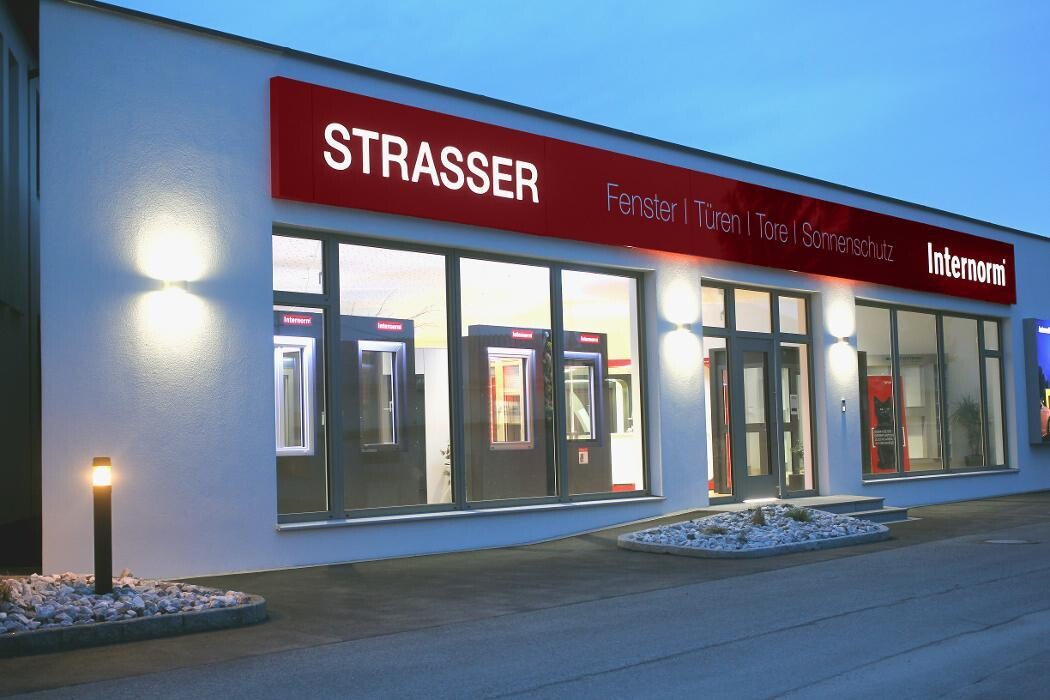 Bilder STRASSER Fenster Türen Tore Sonnenschutz
