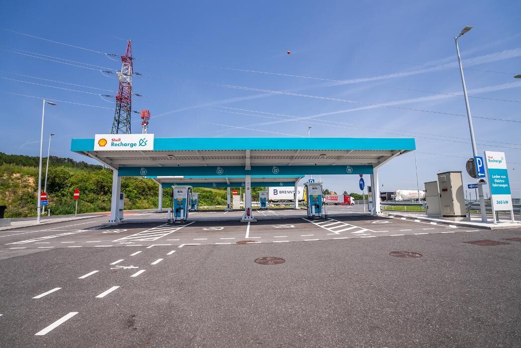 Bilder Shell Recharge Charging Station