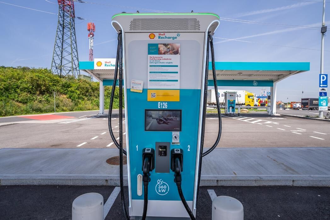 Bilder Shell Recharge Charging Station
