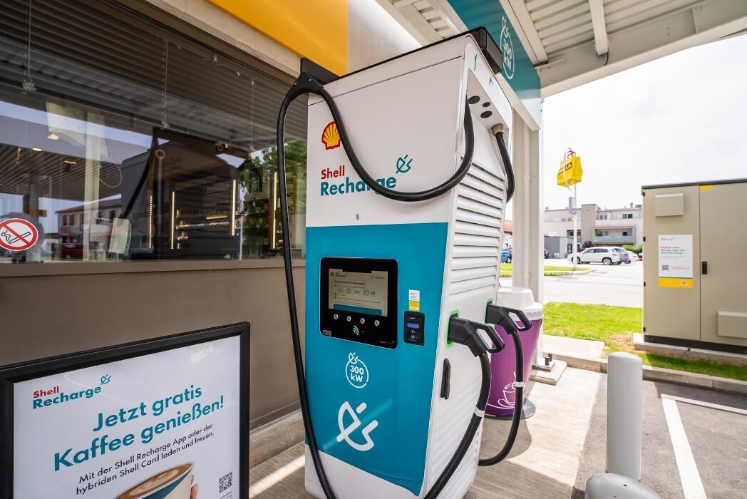 Bilder Shell Recharge Charging Station