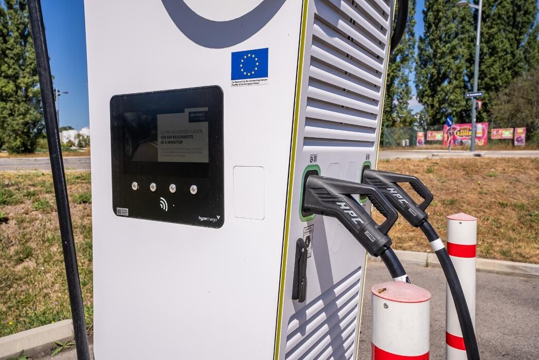 Bilder Shell Recharge Charging Station