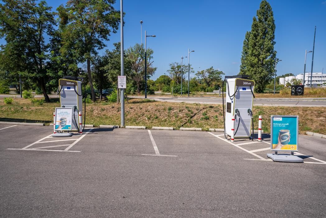 Bilder Shell Recharge Charging Station