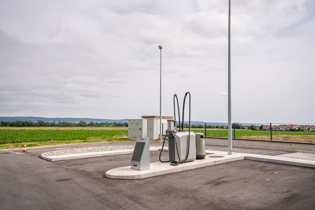 Bilder Shell Recharge Charging Station