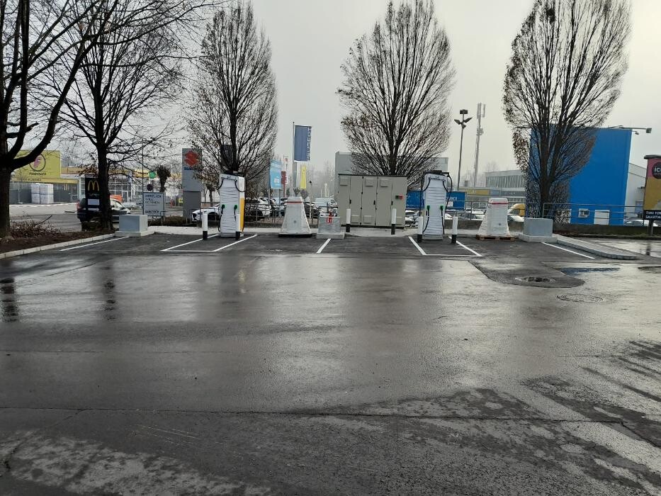 Bilder Shell Recharge Charging Station