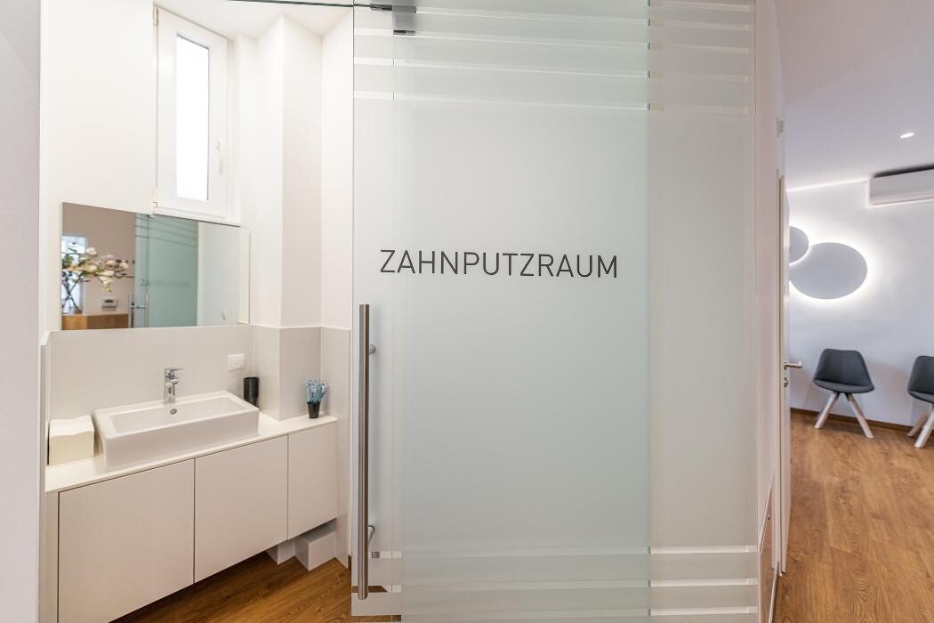 Bilder Zahnmedizin Hernals - Dr.med.dent. Michael Stanzl M.Sc.