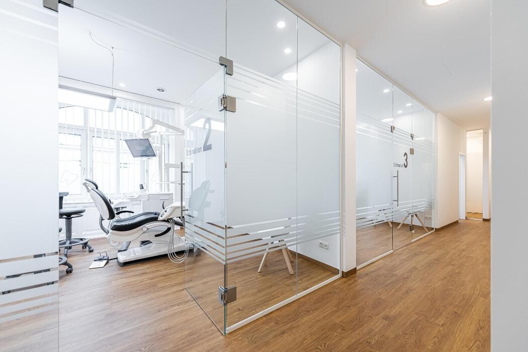 Bilder Zahnmedizin Hernals - Dr.med.dent. Michael Stanzl M.Sc.