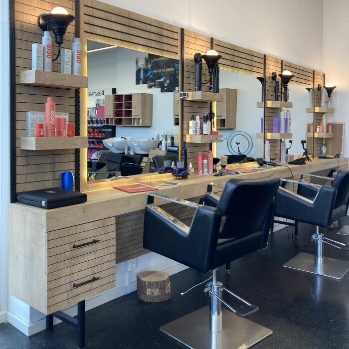 Bilder The Barber & Beauty