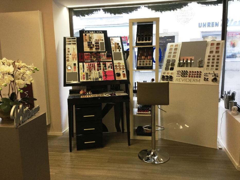 Bilder Ganz Schön - Kosmetikstudio