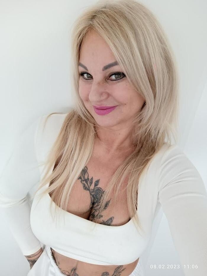 Bilder Silvia Jann Kosmetik und podologische Fußpflege-Praxis-Microneedling RF-Hifu