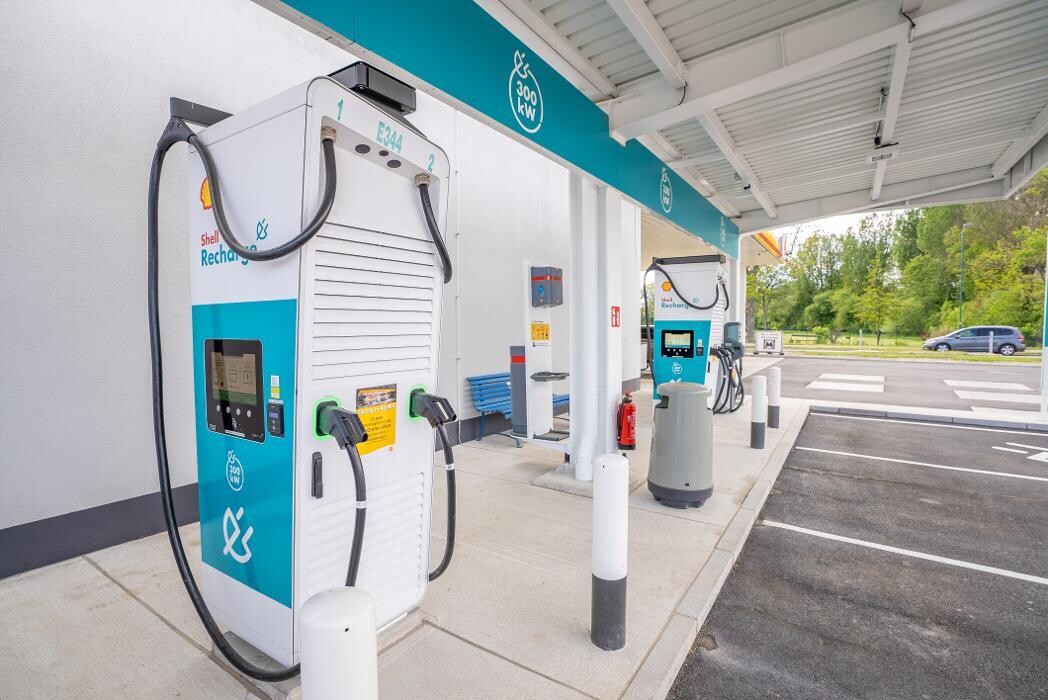 Bilder Shell Recharge Charging Station