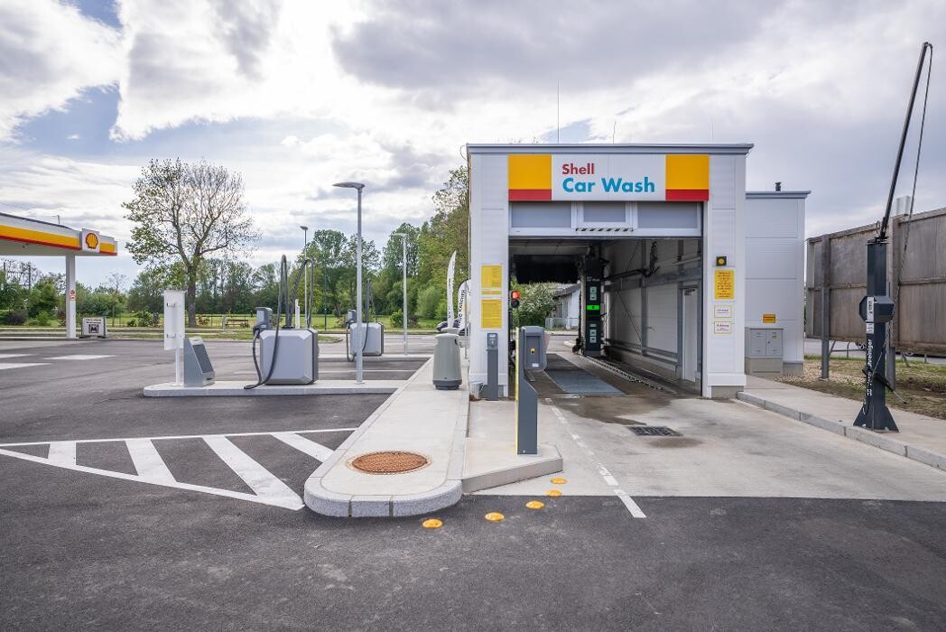 Bilder Shell Recharge Charging Station