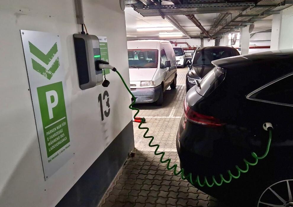 Bilder Apcoa Charging Station