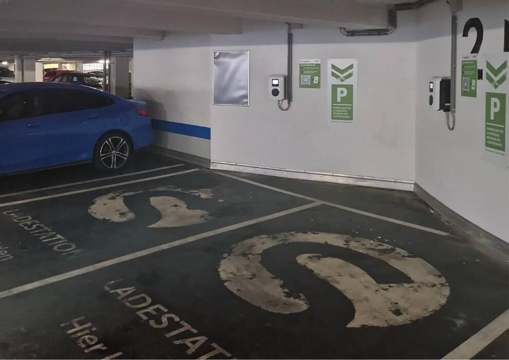 Bilder Apcoa Charging Station