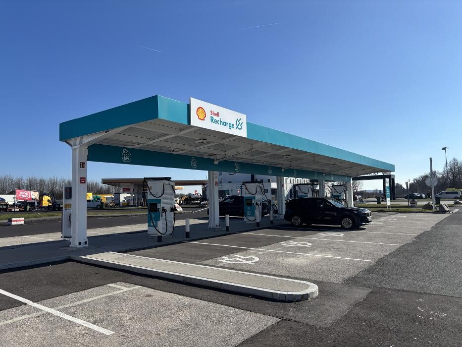 Bilder Shell Recharge Charging Station