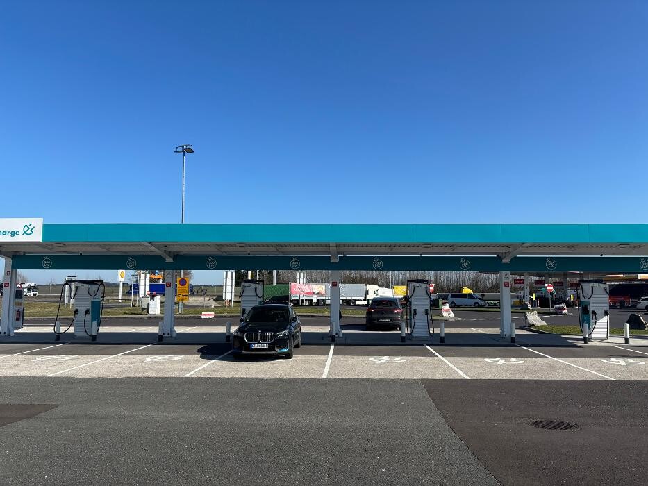 Bilder Shell Recharge Charging Station