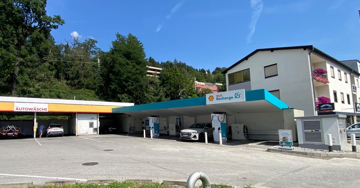 Bilder Shell Recharge Charging Station