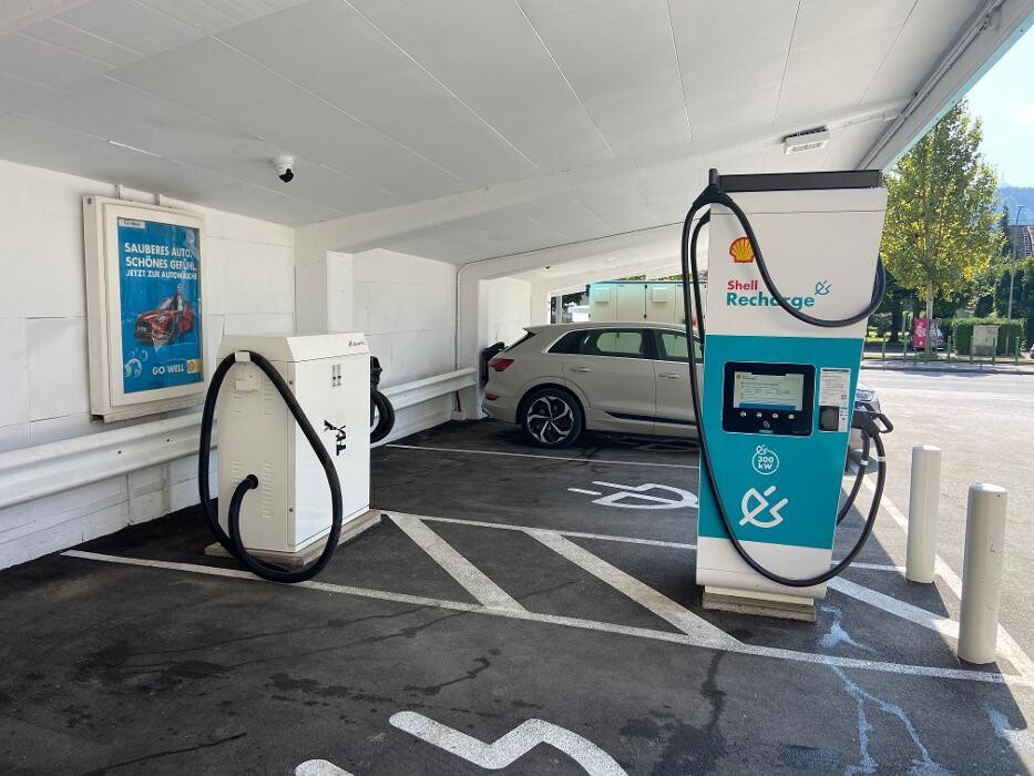 Bilder Shell Recharge Charging Station