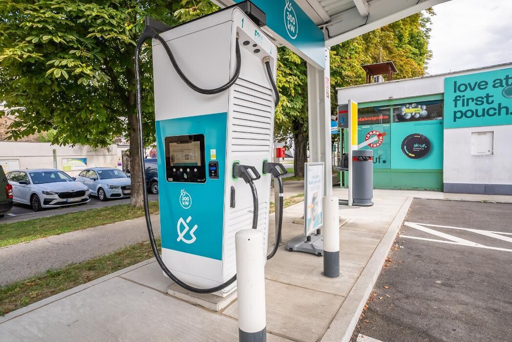 Bilder Shell Recharge Charging Station