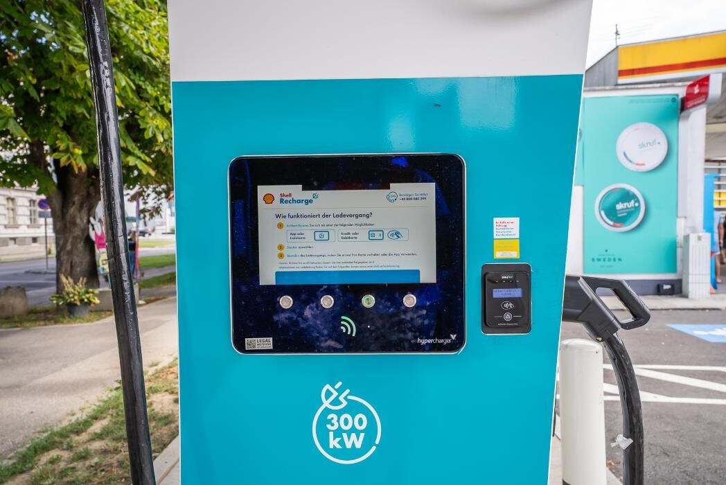 Bilder Shell Recharge Charging Station