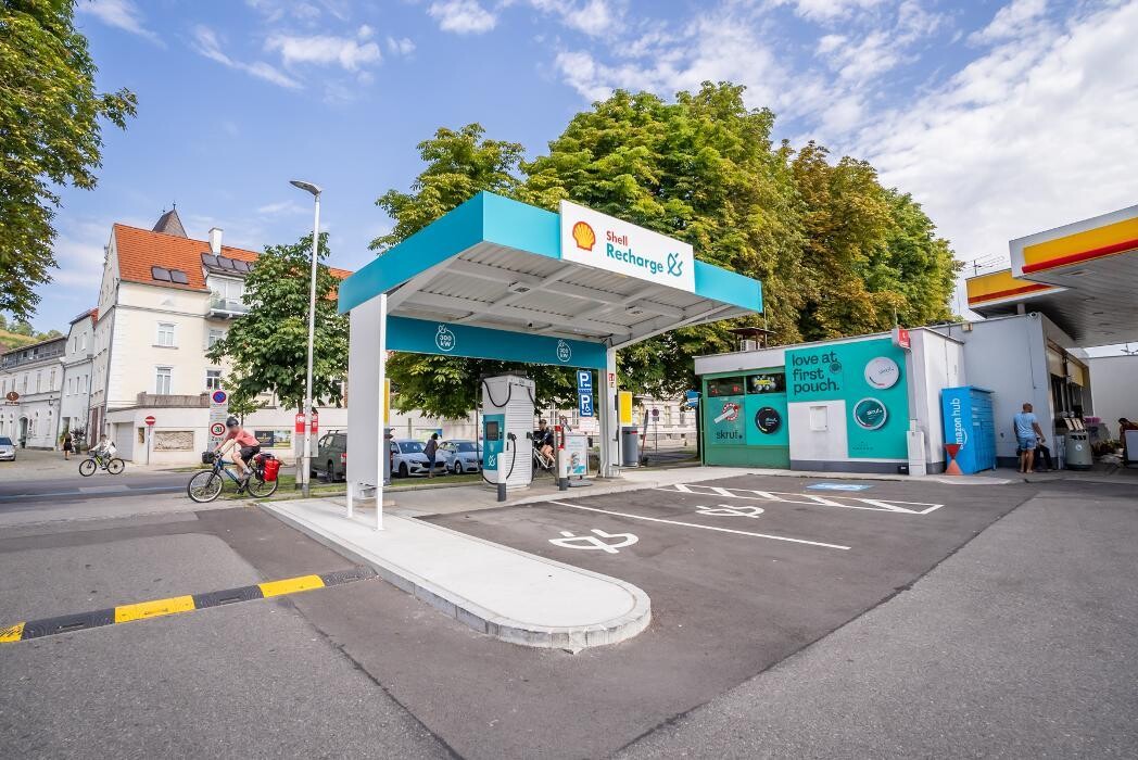 Bilder Shell Recharge Charging Station