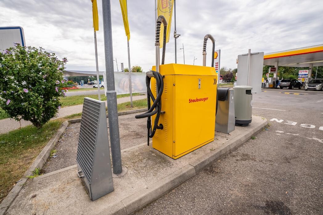 Bilder Shell Recharge Charging Station