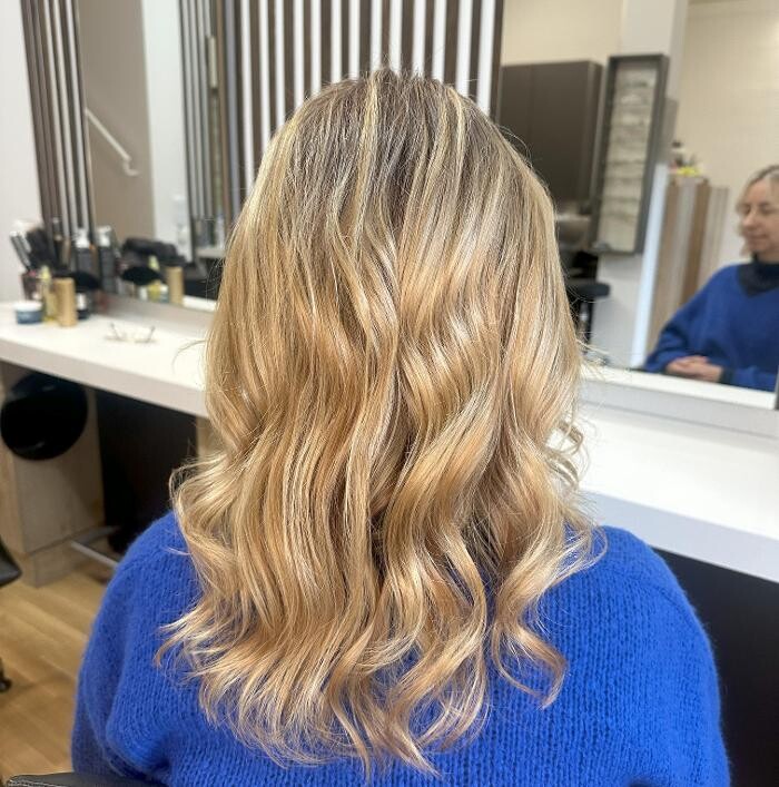 Bilder Friseur Sara