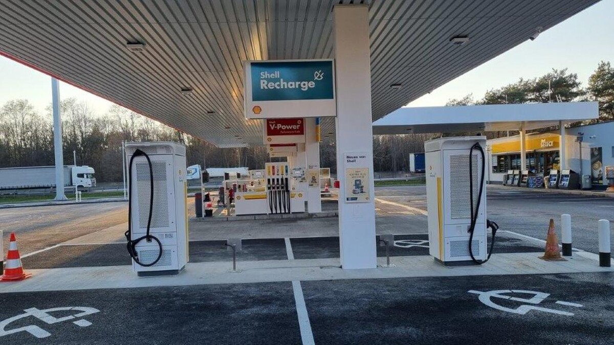 Bilder Shell Recharge Charging Station