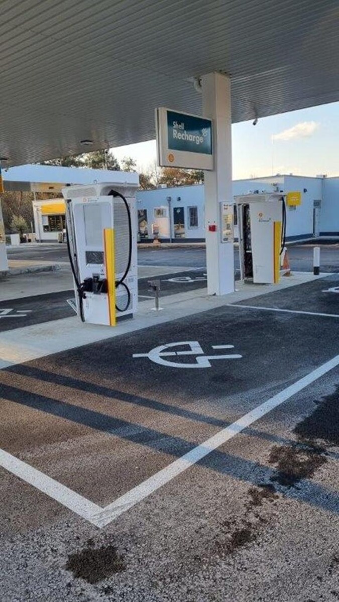 Bilder Shell Recharge Charging Station