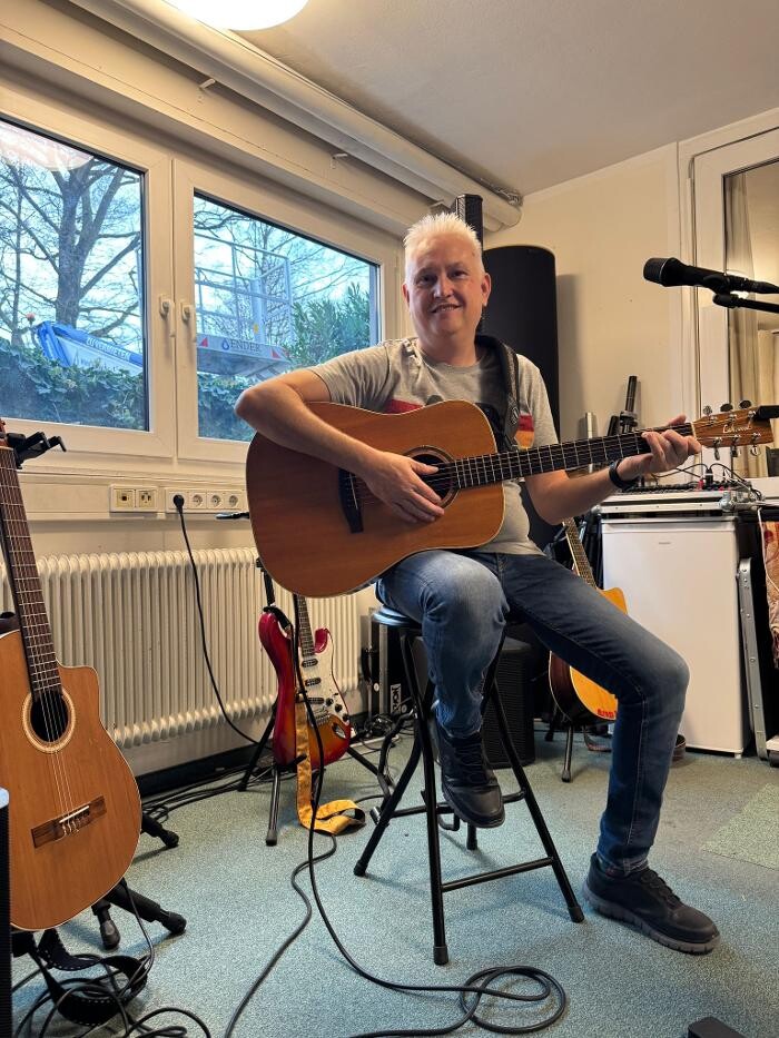 Bilder Alfred Bischof Liedermacher